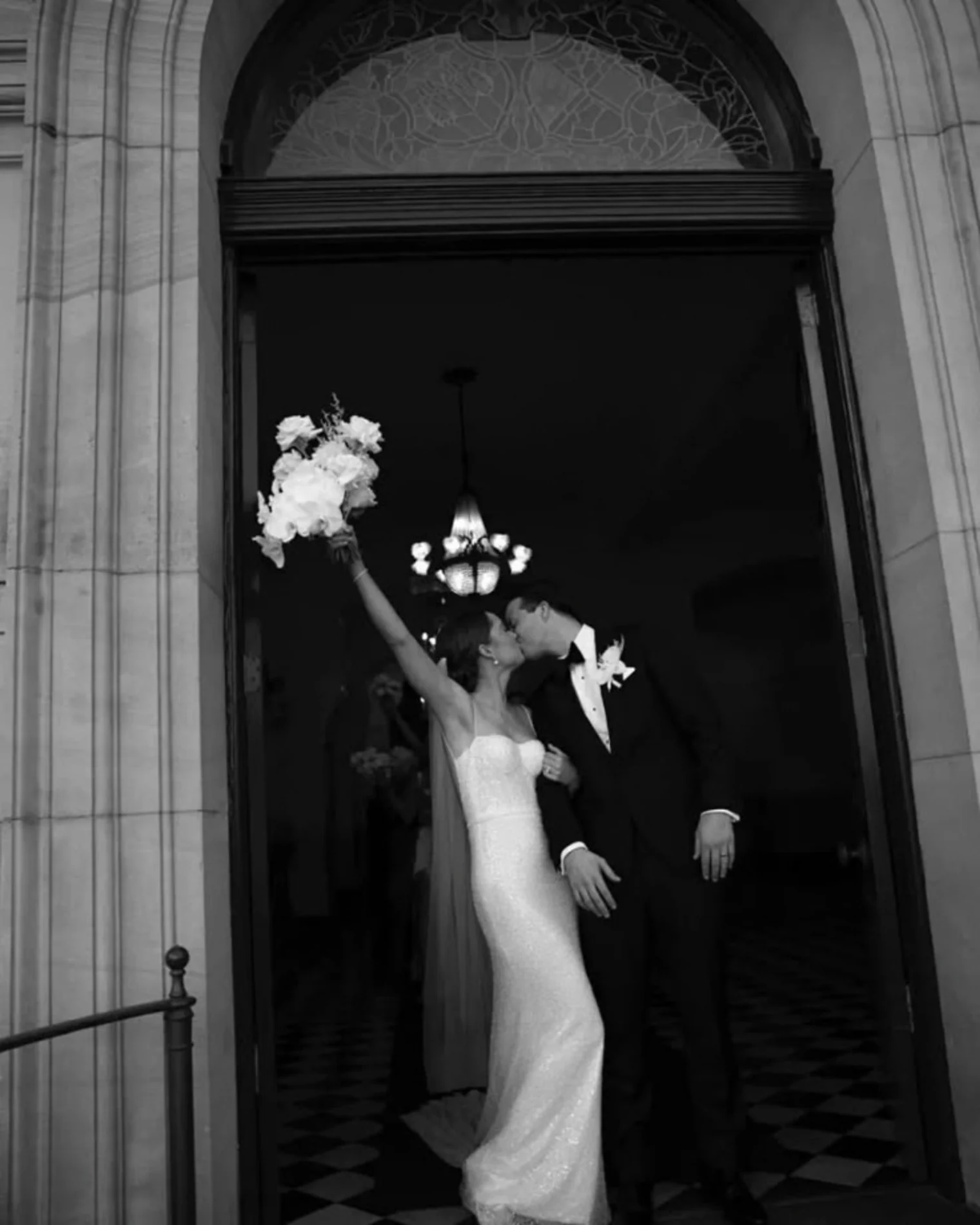 La novia en la entrada de la iglesia